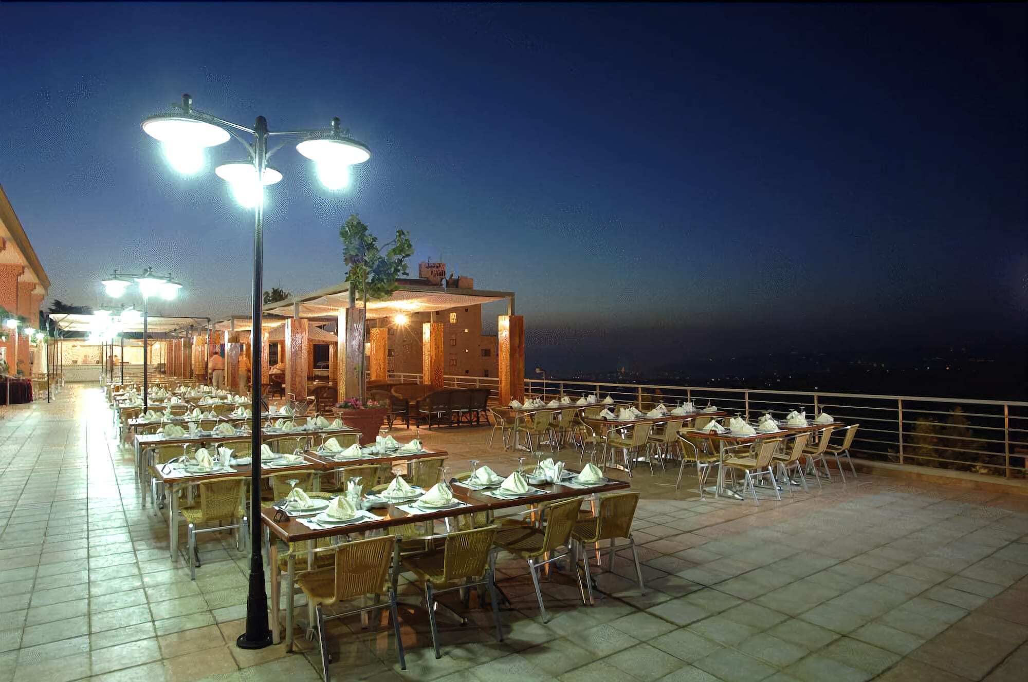Safir Bhamdoun Hotel Restoran gambar